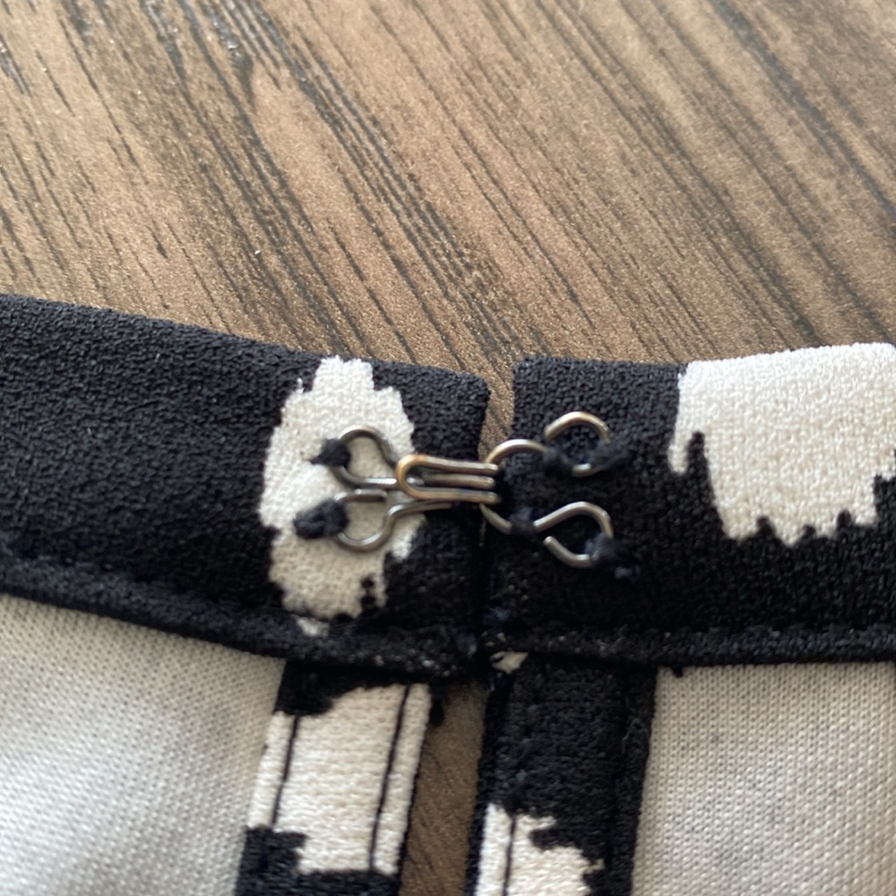 Banana Republic Black and White Polka Dot Sleeveless Top, Size XS - Picture 7 of 8